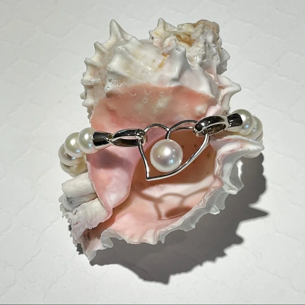 White Cultured Freshwater Pearl Bracelet W/ 925S Heart Shaped Pendant Clasp 7.5